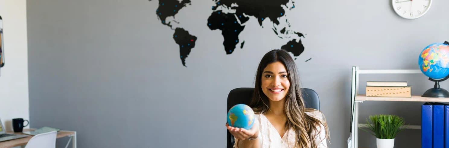 Travel agents evaluating the best DMC in Dubai